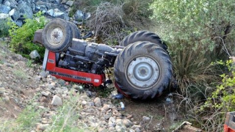 Yardımlıda traktor aşdı, sürücü öldü