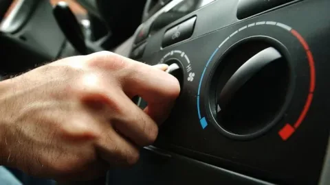 Kondisioner qoşmayan taksilərin lisenziyası ləğv edilə bilər