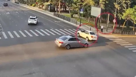 Qəza zamanı svetoforlara zərər dəydi