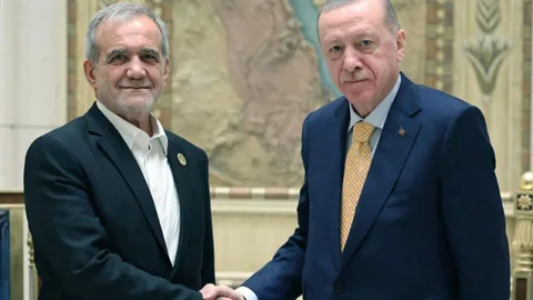 Ərdoğan Pezeşkianla danışıqlar apardı
