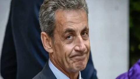 Sarkozi Şərəf Legionu ordenindən məhrum edildi