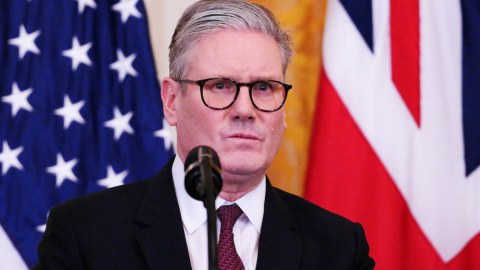 Britaniya Yaxın Şərqə qoşun göndərir