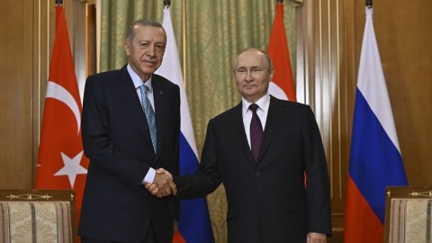 Ərdoğan Putinlə müzakirə apardı