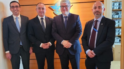 RİNN nümayəndələri ICAO rəsmiləri ilə bir arada