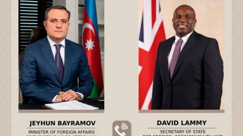Ceyhun Bayramov britaniyalı həmkarı ilə danışdı