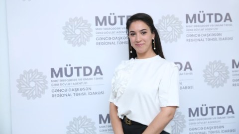 Daha bir müəllim sertifikasiyadan 60 bal topladı - FOTO