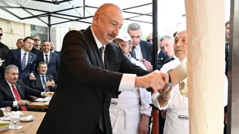 Prezidentlər Maraş dondurması yedilər - FOTO