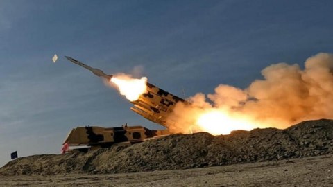 İran İsrailin iki hərbi bazasını vurdu