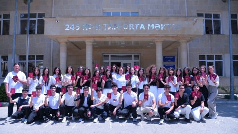 Bakıda 2 213 məzuna&nbsp;fərqlənmə attestatı verilib