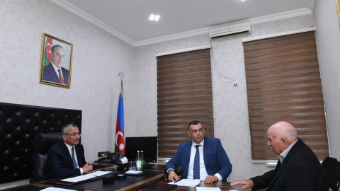 Rövşən Rzayev vətəndaşların müraciətlərini dinlədi -&nbsp;FOTOLAR