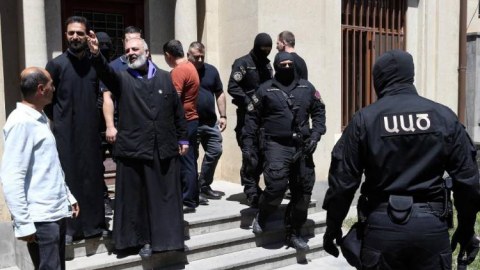 Ermənistanda çevrilişə cəhdə görə 14 nəfər saxlanılıb