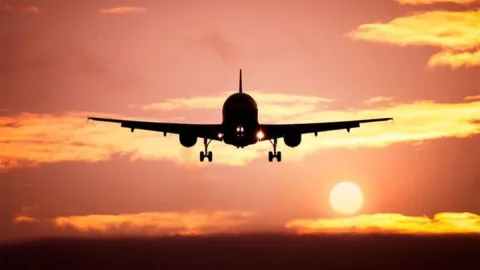 İran hava məkanını qismən açdı&nbsp;