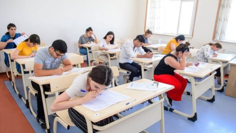 Azərbaycan dili fənni üzrə test imtahanı keçirildi