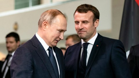 Putinlə Makron danışıqlar apardı
