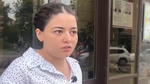 Rusiyada hücum edilən qadın: Mənə təxribatçı suallar verdilər - VİDEO