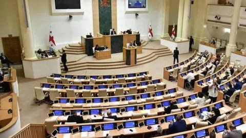 12 deputatın səlahiyyətlərinə XİTAM VERİLDİ