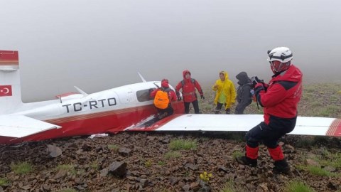 Türkiyədə təyyarə qəzası - Pilot öldü, sərnişin sağ qaldı