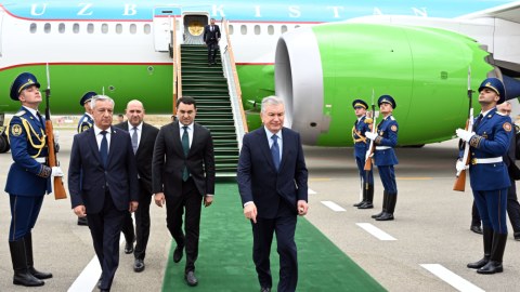 Şavkat Mirziyoyev Bakıdan Füzuliyə getdi -GÖRÜNTÜ