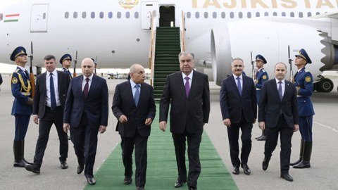 Tacikistan Prezidenti Azərbaycana gəldi