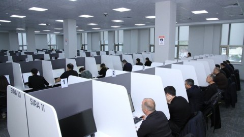 Vəkillər Kollegiyasına üzv olmaq istəyənlər imtahan verir