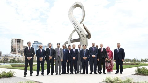 Pakistan Milli Assambleyasının sədri Zəfər parkında - GÖRÜNTÜ