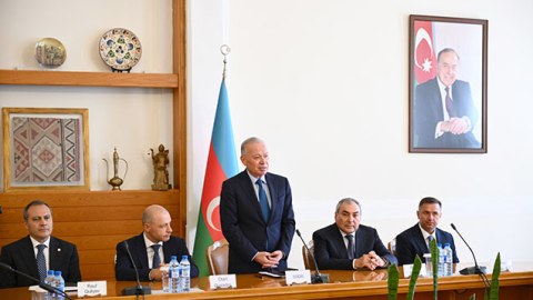 Yeni hakimlər kollektivə təqdim olundular