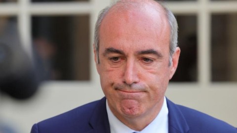 Fransada deputat intihar etdi