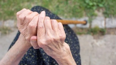 Sumqayıtda 63 yaşlı qadına qarşı quldurluq etdilər