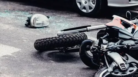 Bakıda moped piyadanı vurdu
