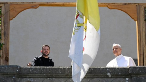 Zelenski Roma Papası ilə bir arada
