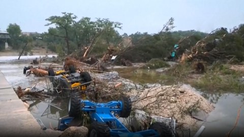 Texasda daşqınlar - Ölənlərin sayı 129 nəfərə çatdı