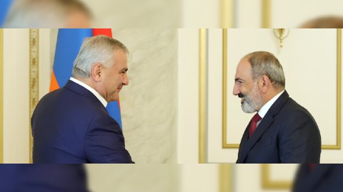 Karapetyan Paşinyana qarşı yeni siyasi qüvvə yaratdı&nbsp;