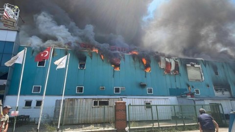 Türkiyədə tibbi avadanlıq istehsal edən fabrik yanır