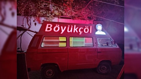 Kəramət Böyükçöl “yeriyən kitabxana” hazırlatdı - FOTO