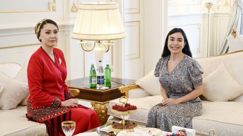 Leyla Əliyeva&nbsp;Qurbanqulu Berdiməhəmmədovun qızı ilə görüşdü