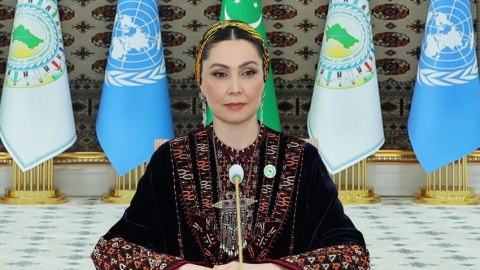 Oquldjaxan Atabayeva Bakı Kitab Mərkəzində