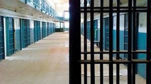 Qohumunu 40 manat borca görə bıçaqlayan şəxs azadlığa buraxıldı