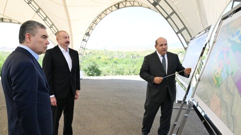 Əliyevlə Berdiməhəmmədov Füzulinin dağıdılmış yerlərində - FOTO