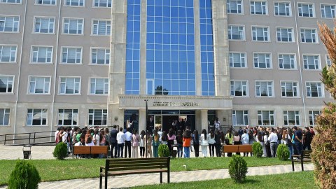 Universitetimiz nüfuzlu reytinq agentliyinin 3 ulduzunu aldı