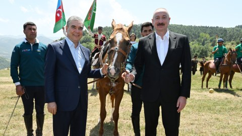 Qurbanqulu Berdiməhəmmədova Qarabağ atı hədiyyə edildi