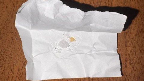 Təcridxanaya psixotrop maddə keçirmək istədi,&nbsp;yaxalandı