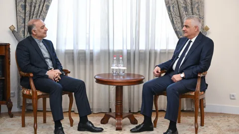 İran səfiri İrəvanda Zəngəzur dəhlizindən danışdı