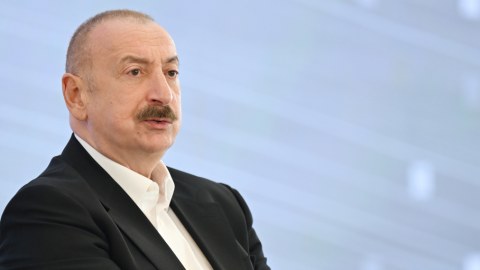 Siz öz həyatınızı yaşayın, biz də öz həyatımızı...