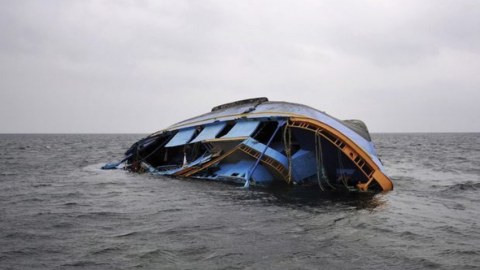 Turist gəmisi&nbsp;batdı -&nbsp;38 nəfər öldü