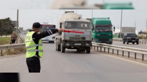 Yol polisindən yük maşınlarının sürücülərinə müraciət
