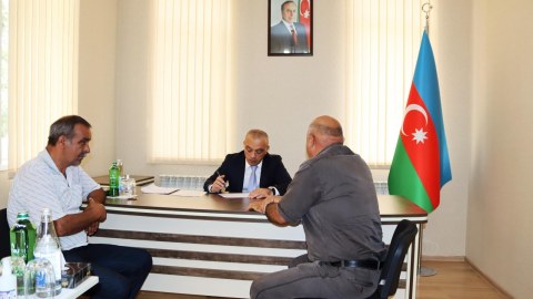 Zaur Mikayılov Xızıda vətəndaşları qəbul edib