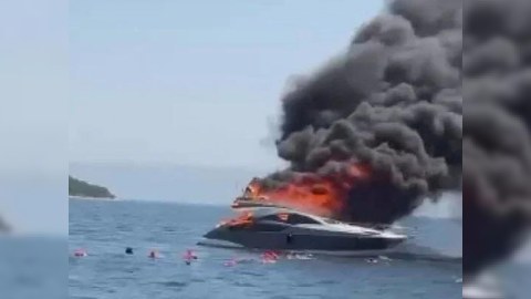 İçərisində 12 nəfər olan kater yanır - ANBAAN GÖRÜNTÜLƏR