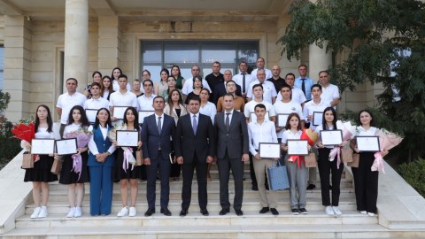 Neftçalanın icra başçısı yüksək bal toplayan məzunlarla görüşüb - FOTO