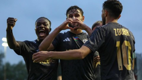 "Qarabağ" və "Şelburn" komandalarının start heyətləri