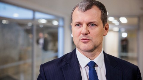 Baş nazir məzuniyyətdən qayıtdıqdan sonra istefa verdi